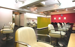 �F�J ���e�� BE AREA 2F(�{�X)�̊O��