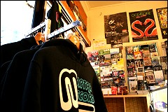 �F�J�@�C���f�B�[�Y�b�c���X�@�����^�����R�[�h�X�g�A�@�X��