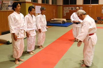 �m�o�n�@�l�s�i�N���_���N���u